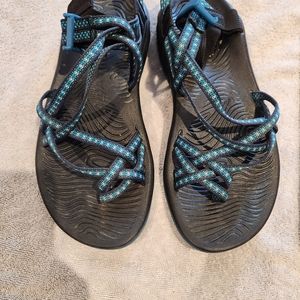 Chaco Sandals size 9 in blue multi